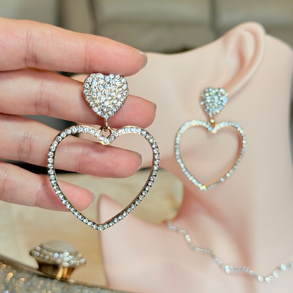 ⚜️ Trendy Silver Heart Earrings - Picture 7 of 9